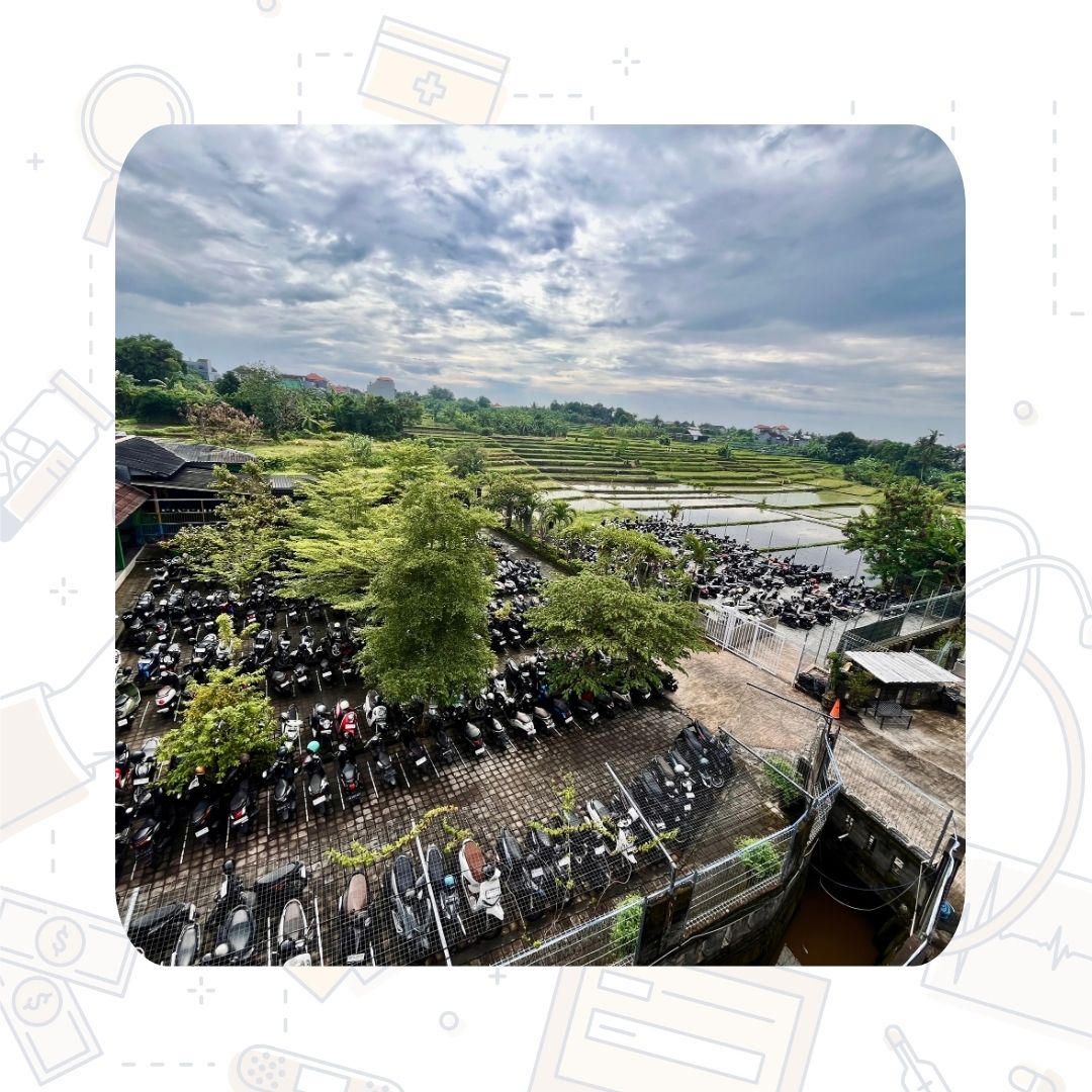 Parkiran yang luas dan aman